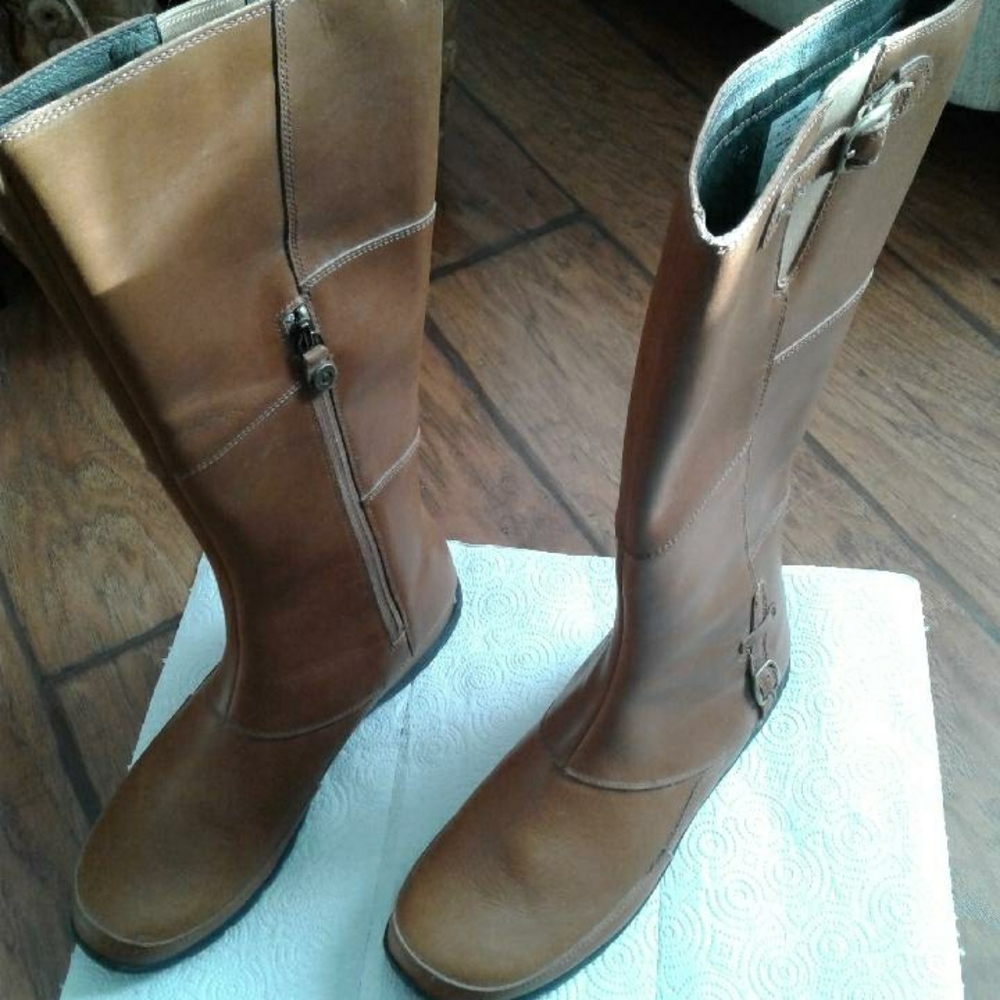 North Face Camryn leather boots I did not were I bought another pair